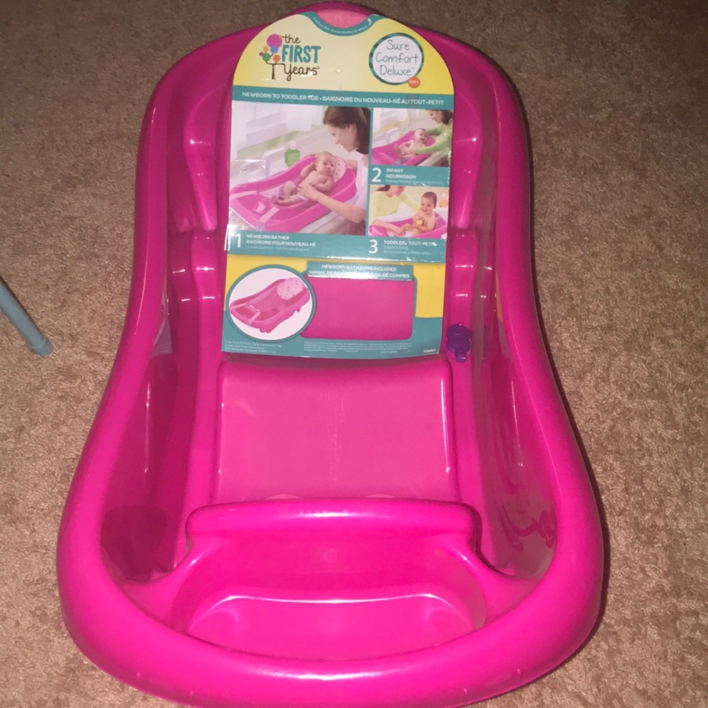 Baby girl bath tub